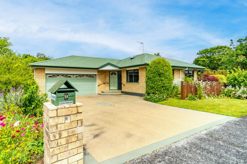 Spacious Living Meets Garden Bliss!