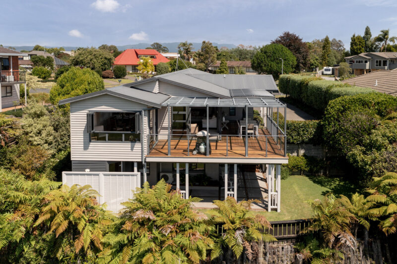 Elegant Living – Panoramic Golf Course Views