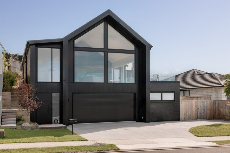 Light-Filled Contemporary Home with Expansive Views