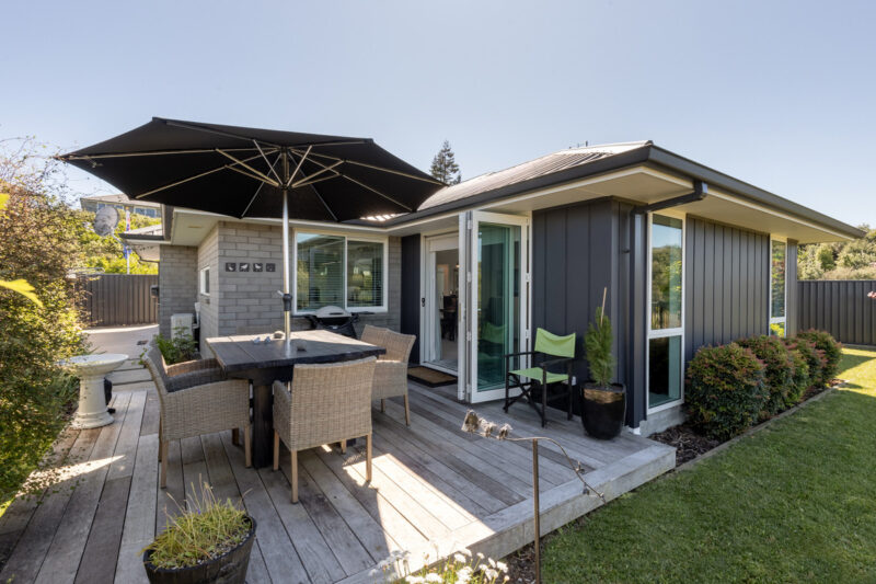 Move-In Ready, Vendors Moving On