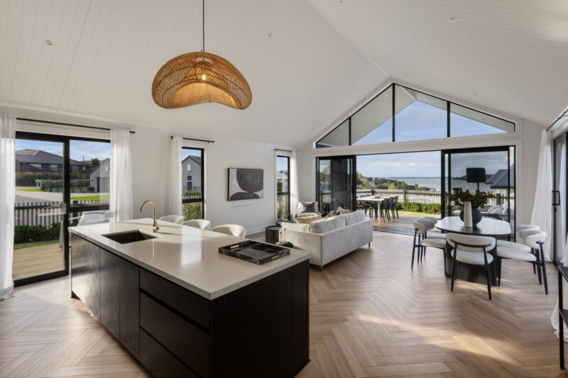 Modern Architectural Residence with Panoramic Views