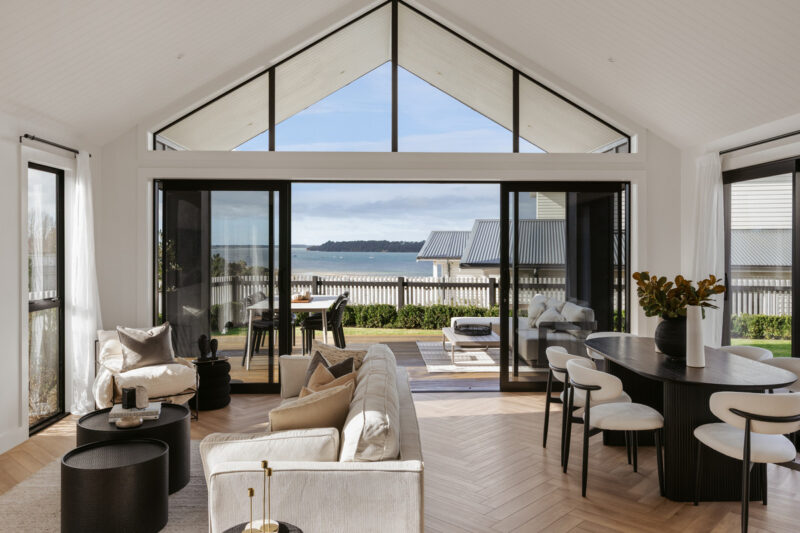Modern Architectural Residence with Panoramic Views