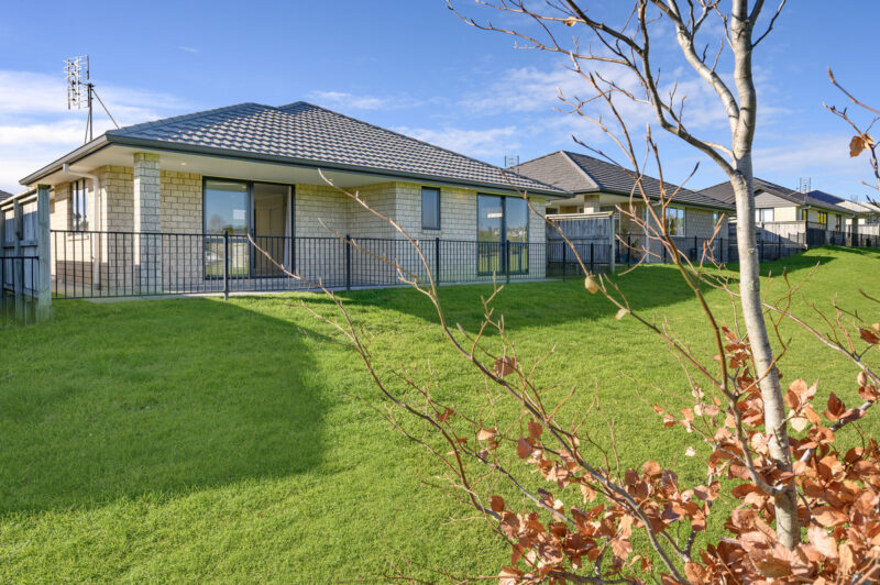 Sunny 2 Bedroom home with views over the reserve