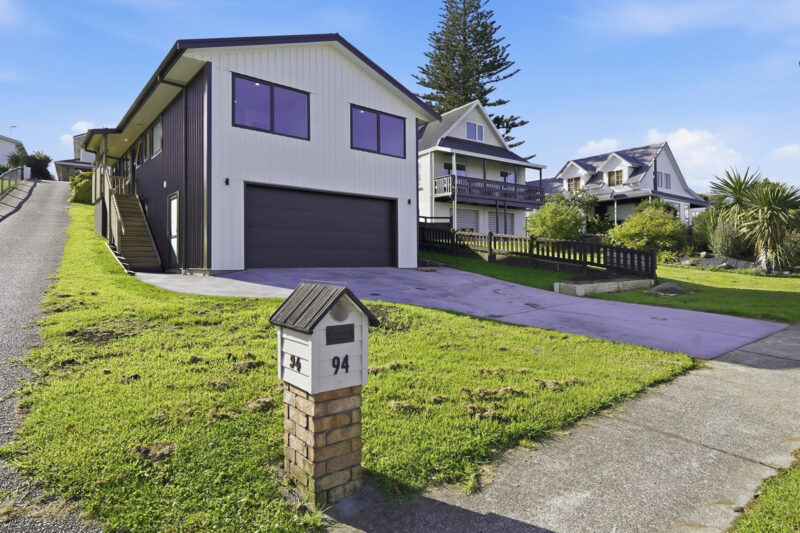Contemporary Coastal Living, Move-In Ready