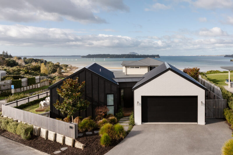 Modern Architectural Residence with Panoramic Views